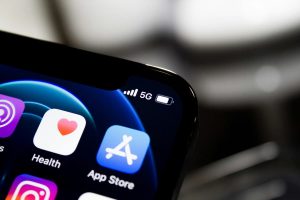 Réseau 5G sur un iPhone affichant l'App Store