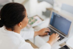 Comment identifier sa requête cible en SEO