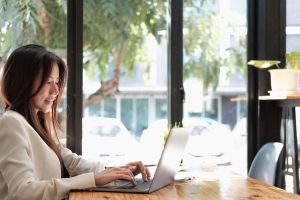 Funnels multicanaux intégrer email, social ads et SEO dans une logique unifiée