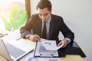 Paid Media vs Earned Media comprendre la différence pour mieux investir