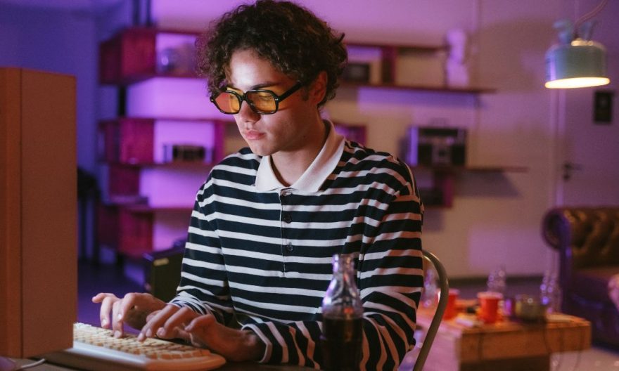 Peut-on faire du montage directement dans YouTube Studio