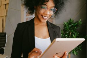 Comment exclure les requêtes non pertinentes sur Performance Max avec des signaux d’audience