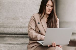 Salesforce vs HubSpot quel CRM choisir pour votre entreprise
