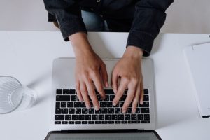 Le maillage interne peut-il aider une page récente à gagner en visibilité