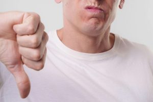 Quels signaux montrent qu’un article commence à perdre en visibilité