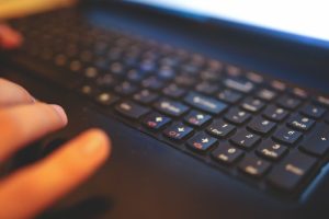 Pourquoi certaines pages stagnent en position 8–12 malgré un bon maillage interne
