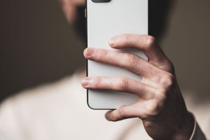 Trust Barometer 2026 pourquoi les internautes se replient sur eux-mêmes