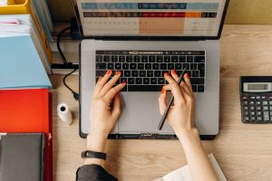 Le rôle des humains dans un marketing piloté par l’IA